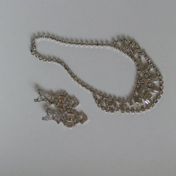 Vintage rhinestone necklace and earrings - Picture 8 of 13